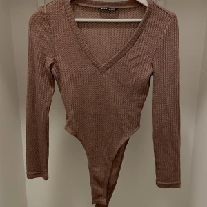 Lila body - Säljs pga inte kommit till användning. Storlek xs/s