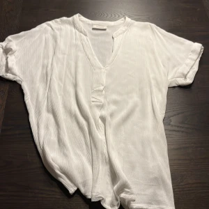 Sommarblus  - Bra skick 100% viscose 