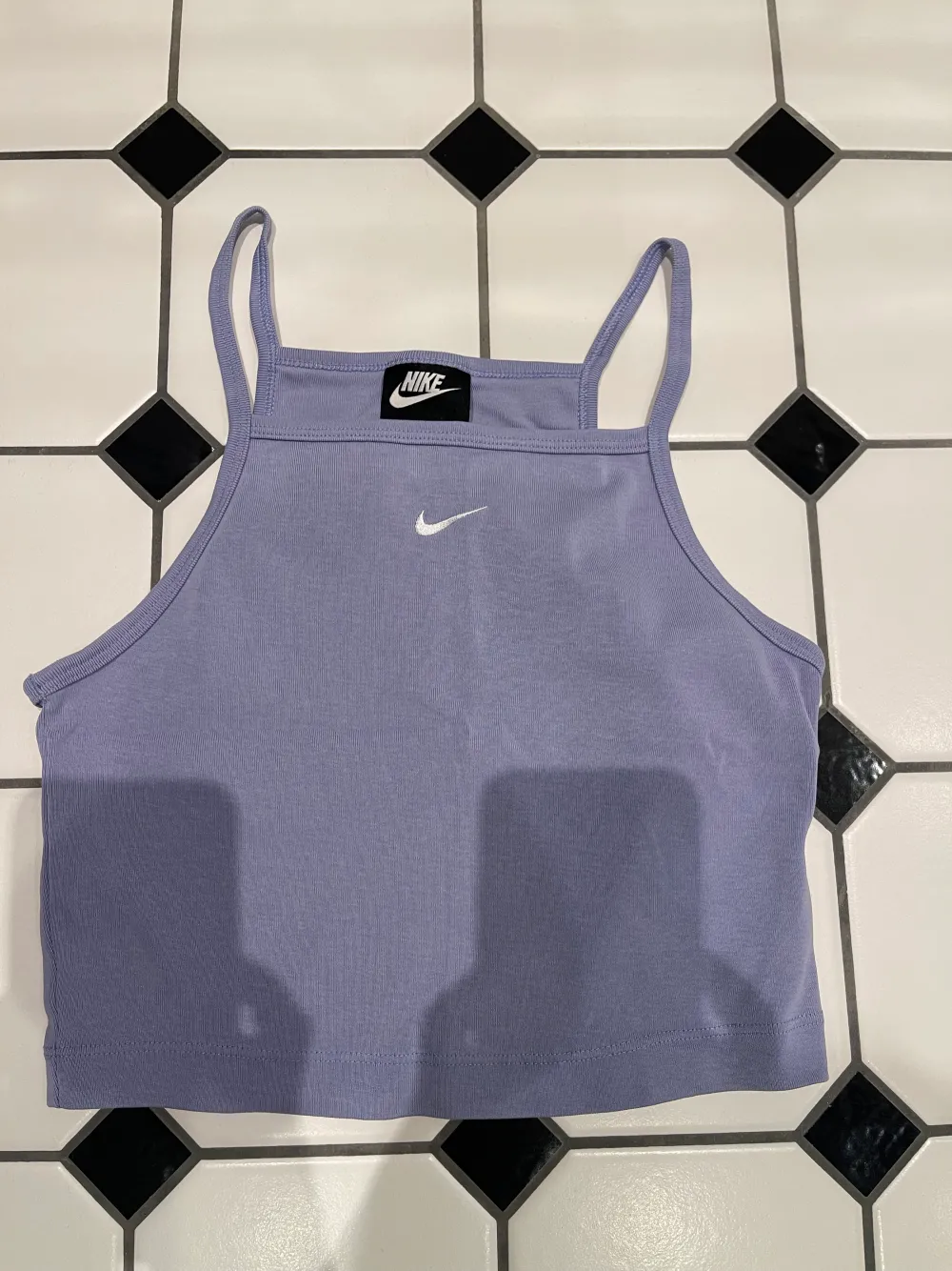 Så fint Nike linne, i lila/ljusblå färg! 💜Storlek S. Säljer då jag växt ur den! . Toppar.