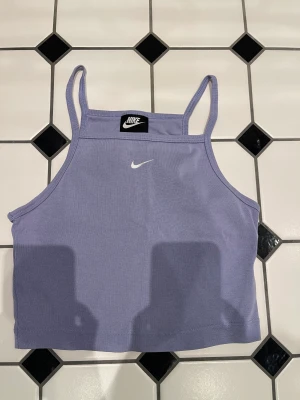 Så fint Nike linne  - Så fint Nike linne, i lila/ljusblå färg! 💜Storlek S. Säljer då jag växt ur den! 
