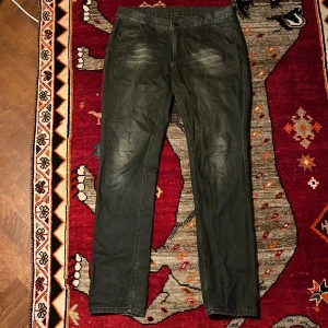coola jeans - Väldigt feta brallor med frän detalj på ena bakfickan, skriv vid frågor!👑🤟