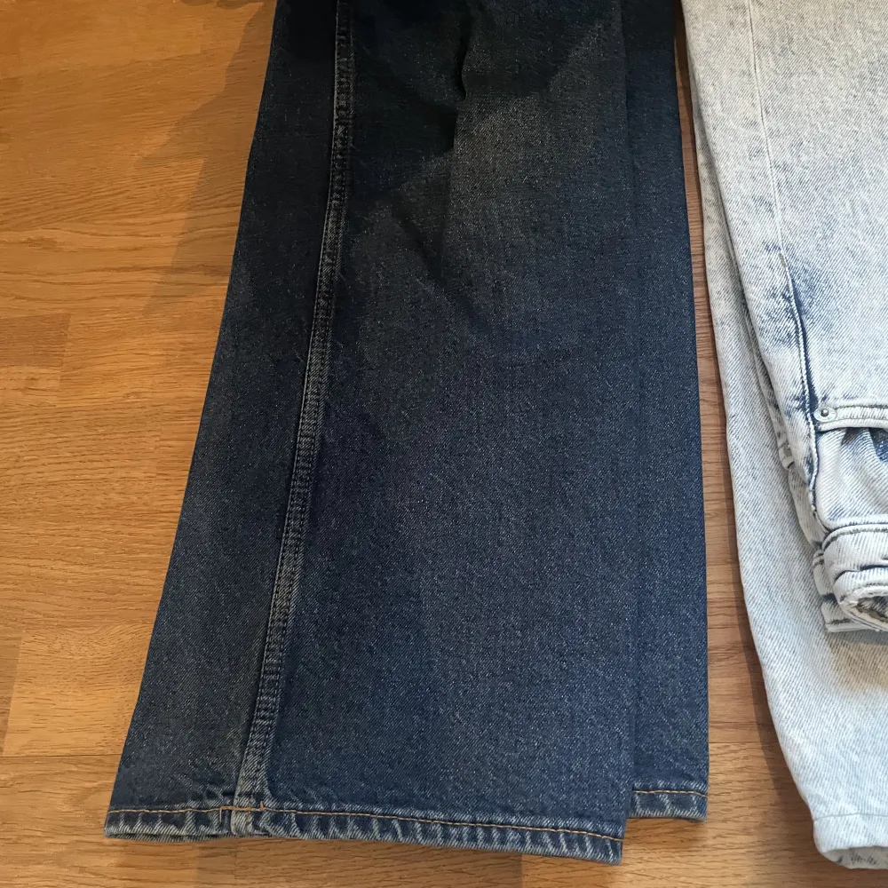 3 par jeans, alla i modellen yoko från monki!! Ett par för 199, alla för 470 (+frakt). Jeans & Byxor.