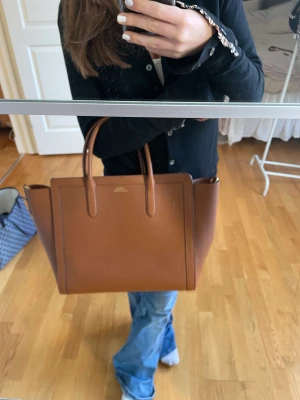 Ralph laurent väska  - Jätte snugg lauren väska ej anvönd 💗