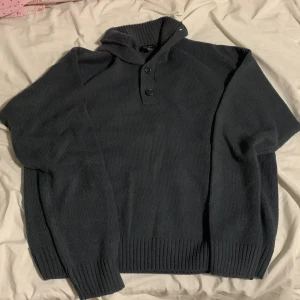 Stickad tröja - Tröja köpt från asos endast testad, skick 10/10