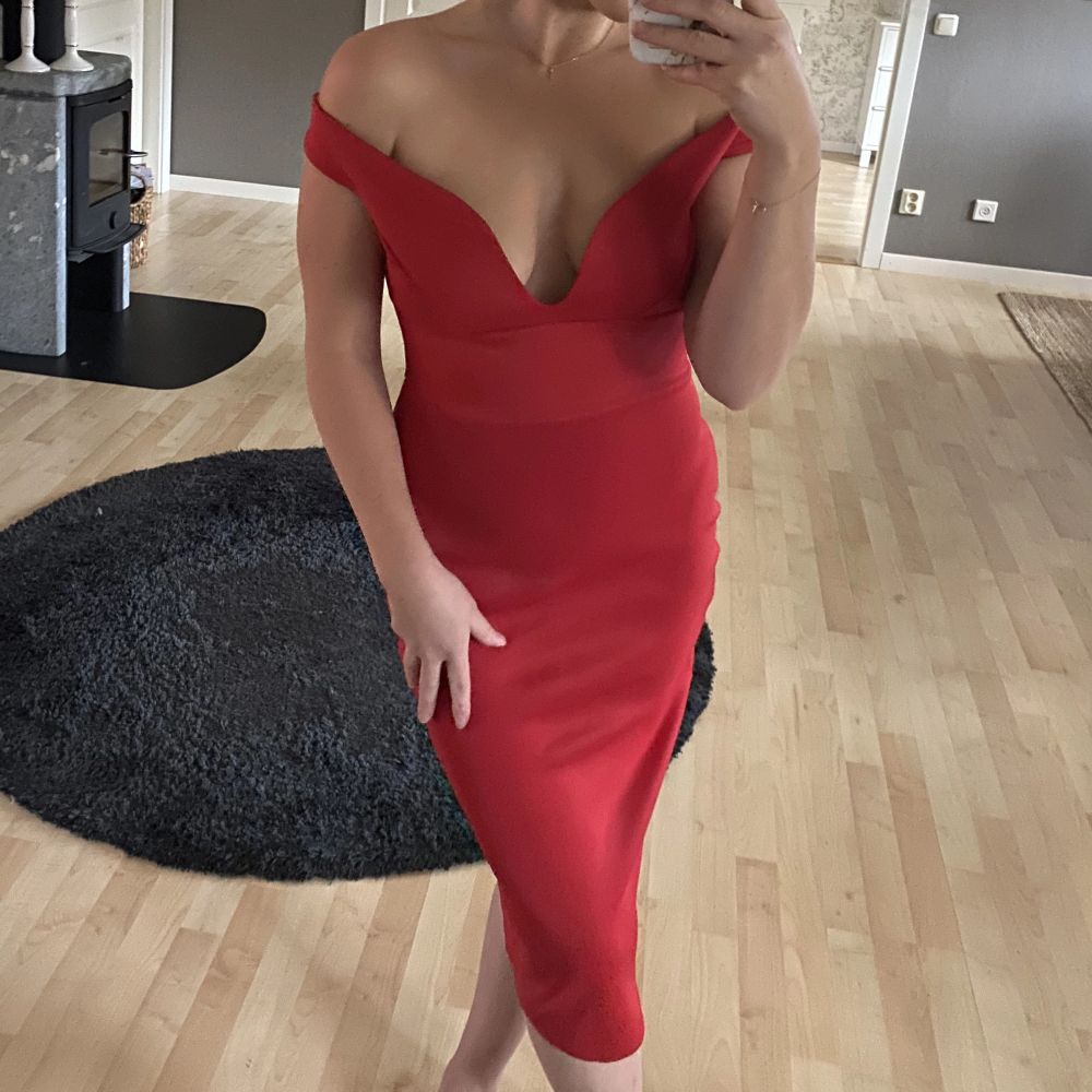 Röd klänning - Boohoo | Plick Second Hand