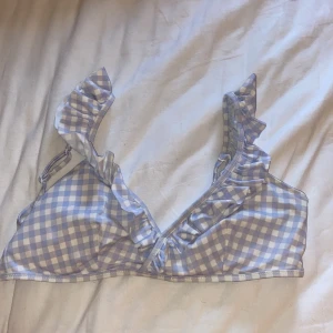 Bikini  - Jätte fin bikini topp som aldrig är använd, säljer då den va förliten när jag köpte den