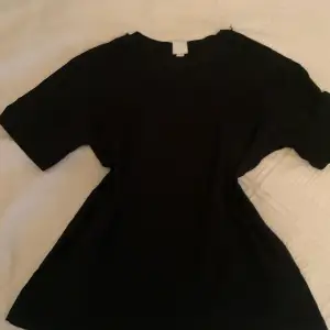 Vanlig svart svart tröja från h&m🖤den är rätt tjock