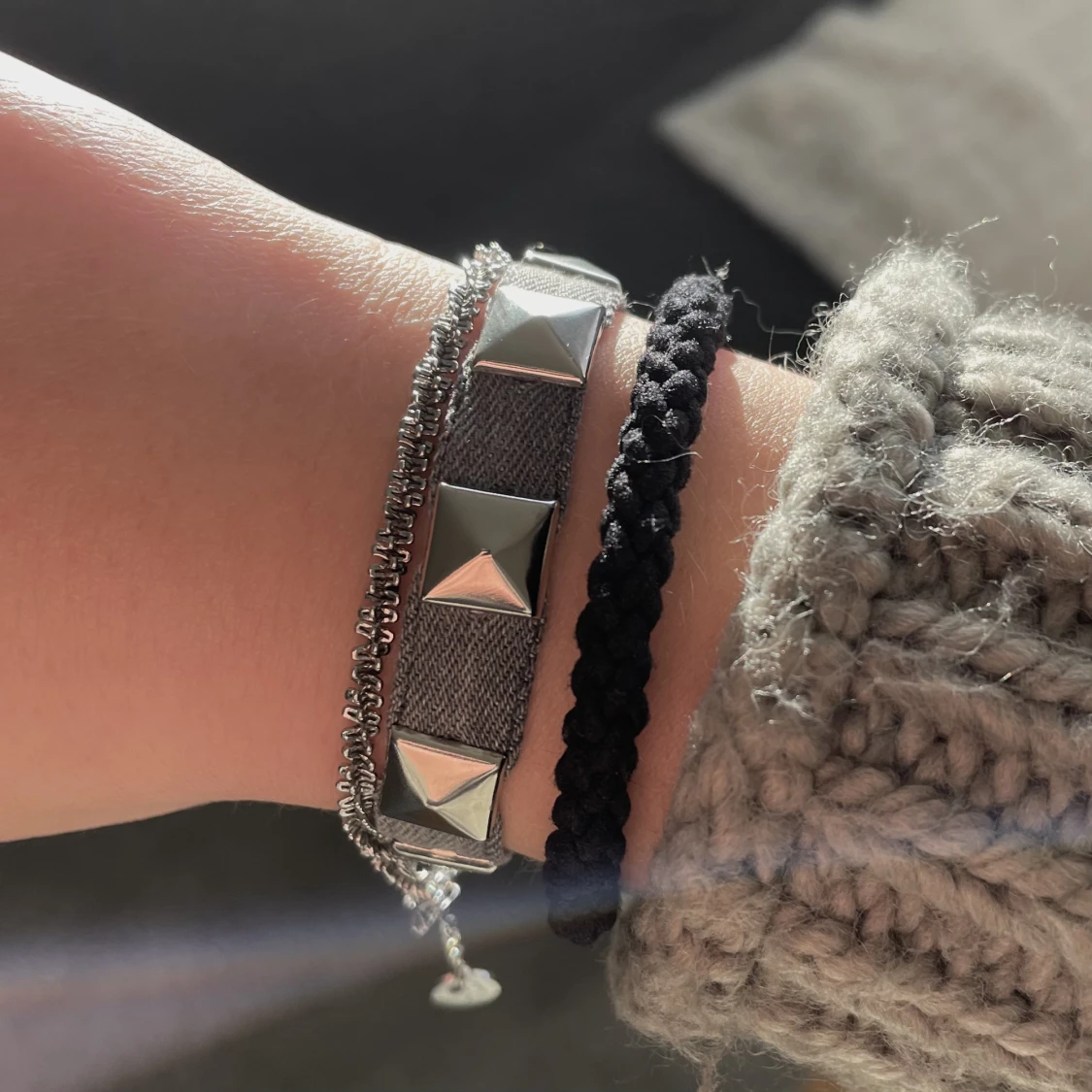 Grått Nitarmband  - 90