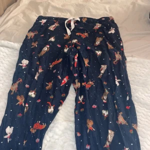 mjukisbyxor - mjukisar med små djur på är ganska ”juliga” men sköna💕säljer då de är korta på mig