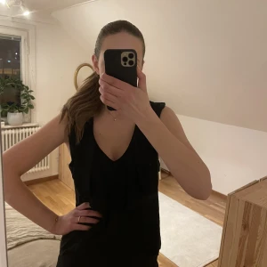 Topp - Svart topp i 100% linne från Zara! 