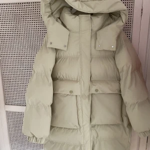  vinterjacka  -  Kan sms till denna telefonnummer 0724445485 och fråga mer (ring inte för jag svarar inte på okända nummer)