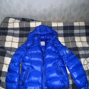 Moncler Maya  - Storlek 1/S Kvitto finns!  Nytt skick. 
