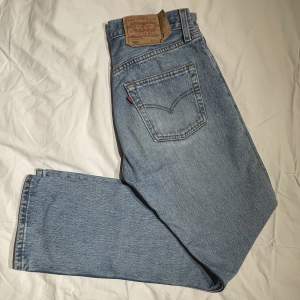 Säljer dessa skitsnygga jeans från Levis modell 501. Storlek w 29 L30