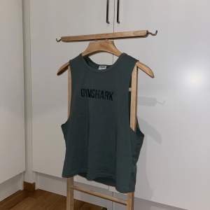Grönt linne från Gymshark 🖤  Strl : M (woman)  Pris : 100kr   Pent användt inga fel eller skador 🙌🏽  