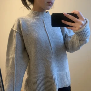 Tröja - Tröja med halvpolo i ull och Kashmir från H&M i strl XS