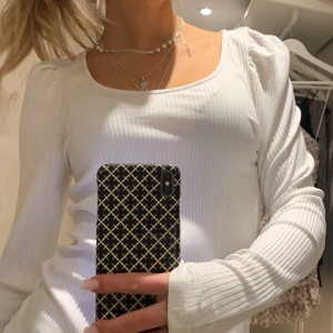 Vit top - Så fin tröja med lite puff i ärmen!💘💘