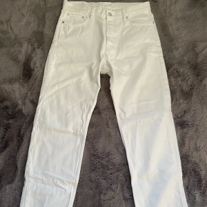 Weekday jeans - Oanvända weekday jeans i färgen beige