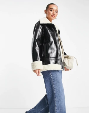 Leather jacket  - En svart leather jacket till vintern.  Användning av varan: 2 gånger  Hade beställt fel storlek och sitter lite oversize på mig.  Storlek: S/M (oversize) 
