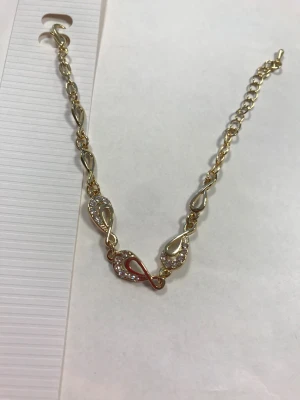 Snyggt Strass Armband  - Ca 20 cm lång  89kr/st  Frakt 15kr 