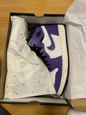 Jordan 1 High zoom purple  - Helt nya skor och är helt äkta priset kan diskuteras vid snabb affär.