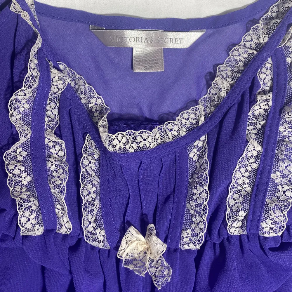 Vacker Victorias secret milkmaid babydoll mesh lace dress/top/neglige. Mycket eftertraktad, går för runt 600-1000 på depop så går ej ner i pris. Perfekt skick, inga deflekter. Köps via swish eller köp nu 💋. Toppar.