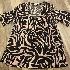 Zebra tröja - Tröja från Kappahl. Skriv för fler bilder och frågor🌸