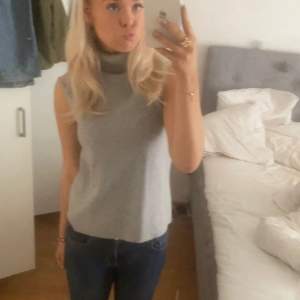 Zara tröja med polo o inga armar, kom privat för flera bilder😍😍