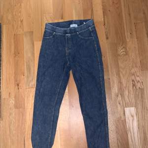 Jeans för barn i storlek 158