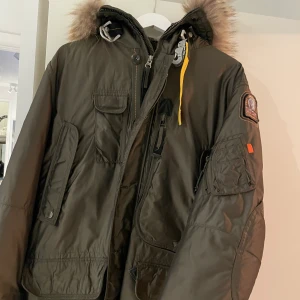 Parajumper Masterpiece Size M - Använd 1 vinter Inga märken  Fräsch jacka