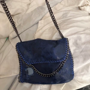 Blå väska - Helt oanvänd, köpt från Amazon