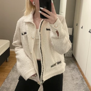 Kavajkappa  - Superfin kavajkappa från lindex som tyvärr inte kommit till användning, storlek M  Köpare står för frakt🤩 