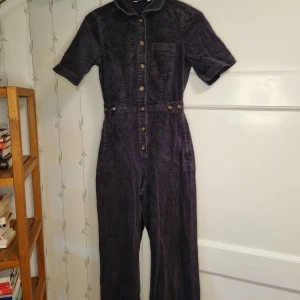 &otherstories jumpsuit XS - Fint skick. Använd ganska mycket men har mycker kvar att ge.