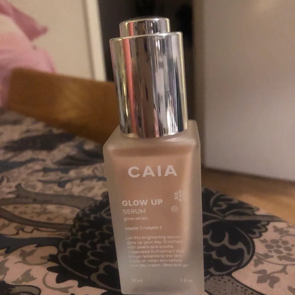 Helt oanvänt glow serum från caia. Fick i julkalendern och då jag redan har en så säljer jag.. Övrigt.