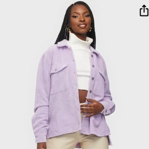 Skjortjacka - En skjortjacka köpt från nelly i storlek L. Original priset var 449kr. Bra skick. Köparen står för frakten.