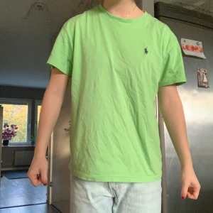 Polo Ralph lauren tröja - Göranygg raffetröja i en grön pistagefärg. (Färgen är varmare irl) bra skick! Köpt i Berlin för flera hundra 