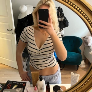 Tröja - Jättefin randig tröja med fin urringning🌟