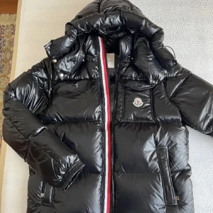 Moncler jacka st M - Moncler jacka st M i ny skick