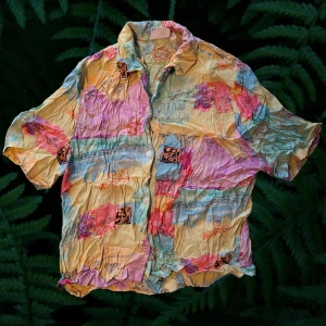 Patterned shirt - Kortärmad skjorta med mönster. Storlek S