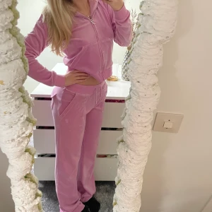 Juicy couture set - Byxor och tröja, använt fåtal gånger 
