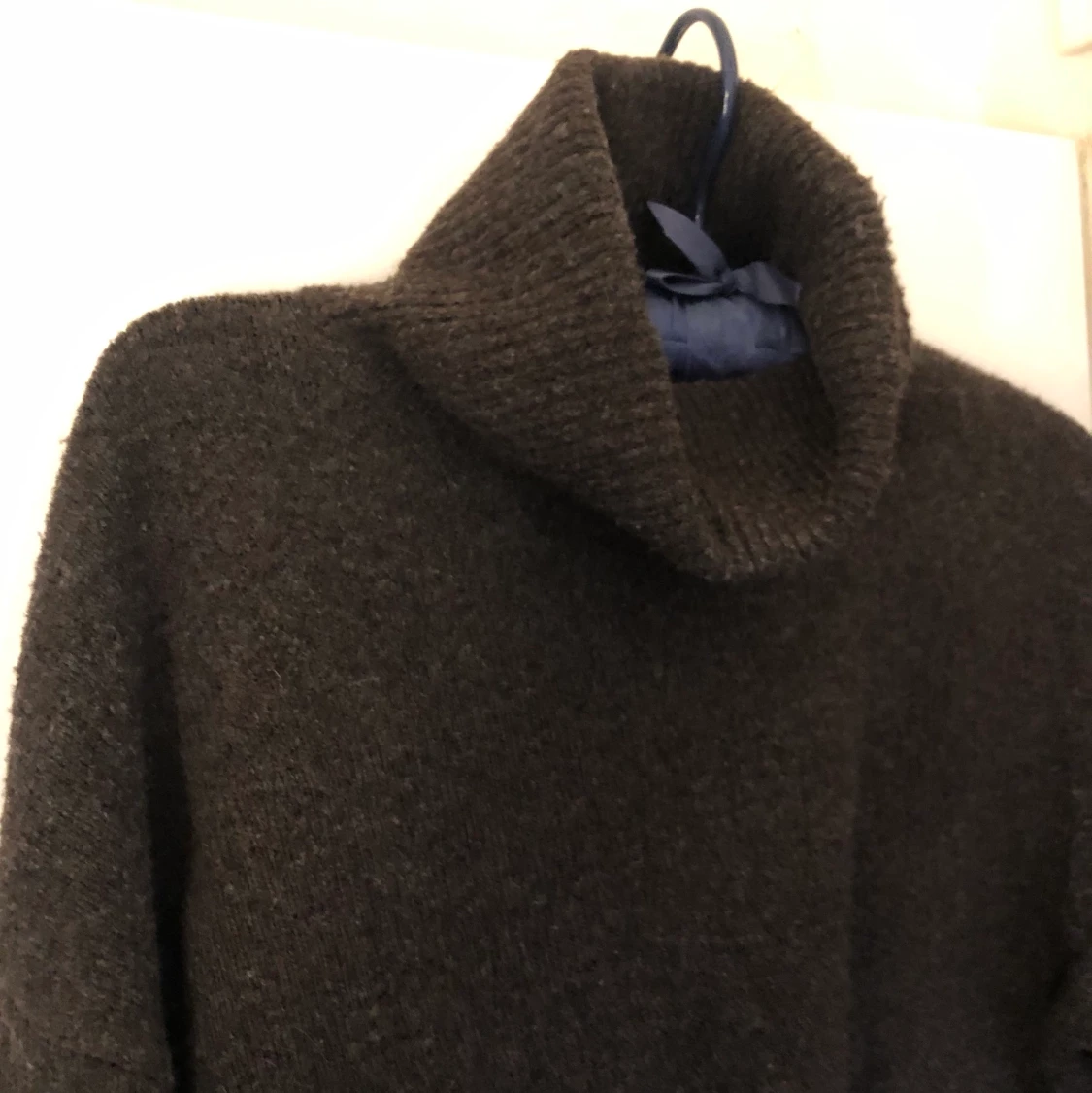 Stickad tröja med polo - 90