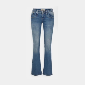 LTB jeans - Säljer dessa populära LTB jeans för full pris!! Säljer de för att de är för små i midjan men perfekta i längden, är 163cm och dessa är 25x30 👌🏻 Hoppas någon är intresserad 💞 De low rise!!👍🏻