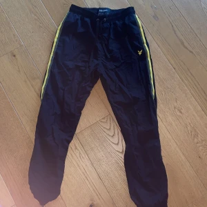 Lyle scott byxor - Storlek M , nice material 