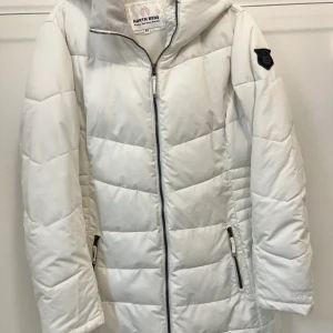 North Bend  - Vinterjacka storlek 42   Knappt använd