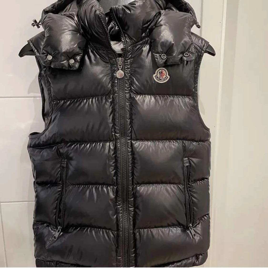 Moncler Väst till salu 