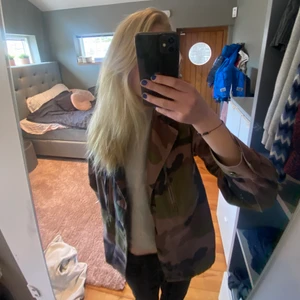 Jacka - INTRESSEKOLL! Är lite fundersam om jag vill sälja denna qutare filles eller inte men om man någon kommer med att bra pris så kan jag KANSKE sälja den💕💕💕