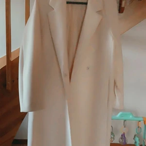 Kappa oversize Strl xs - Jättefin Beige kappa rätt stor den är oversized