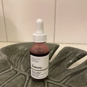 The Ordinary AHA 30% + BHA 2% Peeling - The Ordinary •AHA 30% + BHA 2% Peeling Solution, 30 ML •Köpte för 1 månad sedan •Pris: 55 kr 🚫Djurfritt och rökfritt hem 📍Kan mötes upp i Mölnlycke centrum 📬Kan skickas mot fraktkostnad 