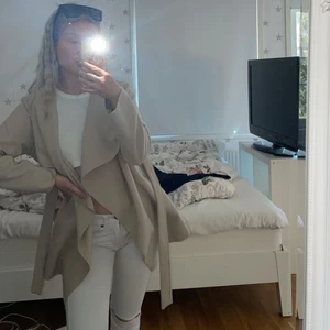 Beige kappa - Jätteskön