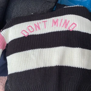 Stickad tröja S - Tröja från vet ej storlek S, skön och stor, passar på M även , väldigt fint skick 266 ink frakt/ eller kom med bud 