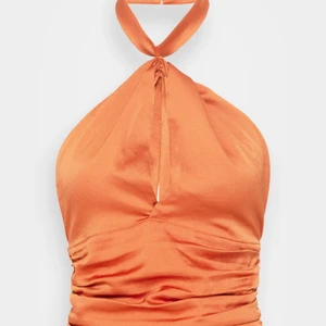 Glida topp Gina Tricot - Jättefin topp från Gina Tricot. Nypris: 359 kr. Prislapp sitter kvar och den är endast testad. Strl M men skulle säga att den passar S/M. Köparen står för frakten 🦋